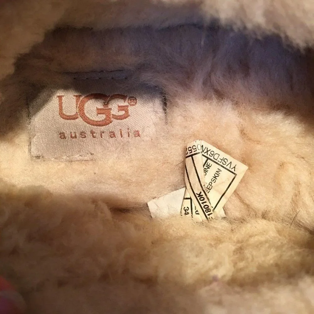 Ugg slippers SIZE 4